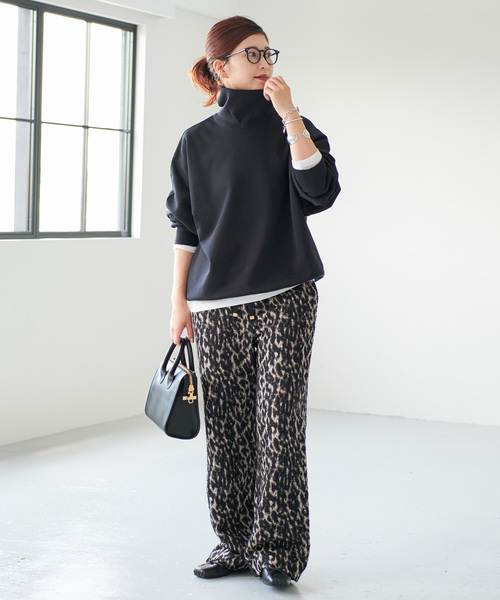 Spick & Span（スピックアンドスパン）の「《WEB限定 / 追加》裏毛ハイネックプルオーバー（スウェット・レディース・ブラック/アイボリー・FREE）」の3枚目の写真