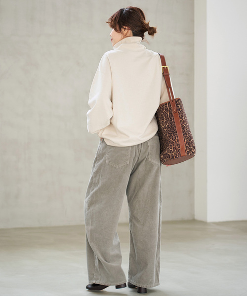 Spick & Span（スピックアンドスパン）の「《WEB限定 / 追加》裏毛ハイネックプルオーバー（スウェット・レディース・ブラック/アイボリー・FREE）」の21枚目の写真