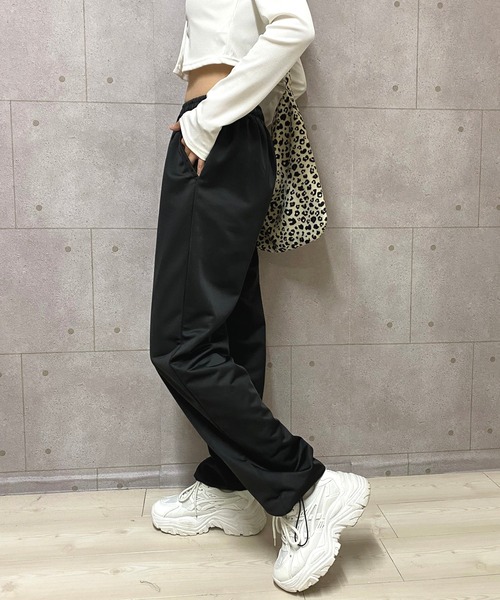 NANEA（ナネア）の「ワイドスウェットパンツ（スウェットパンツ・レディース・ブラック/グレー・SMALL/MEDIUM/LARGE）」の13枚目の写真