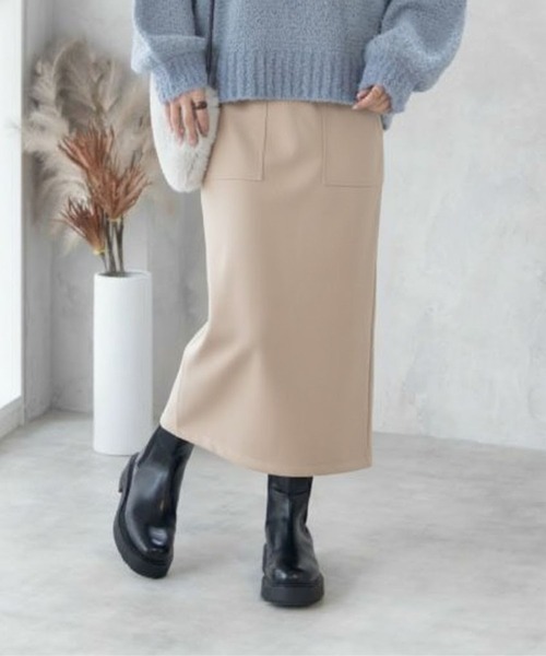 Mac-House（マックハウス）の「milli de l'air スエードライク ポンチ素材 Iラインスカート（スカート・レディース・ベージュ/ダークグレー/キャメル・L/M）」の2枚目の写真