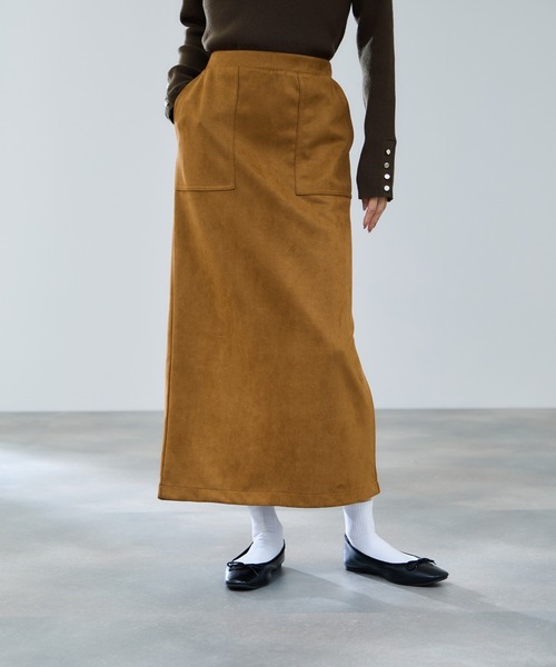 Mac-House（マックハウス）の「milli de l'air スエードライク ポンチ素材 Iラインスカート（スカート・レディース・ベージュ/ダークグレー/キャメル・L/M）」の3枚目の写真