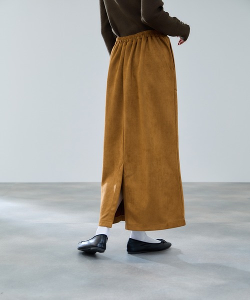 Mac-House（マックハウス）の「milli de l'air スエードライク ポンチ素材 Iラインスカート（スカート・レディース・ベージュ/ダークグレー/キャメル・L/M）」の5枚目の写真