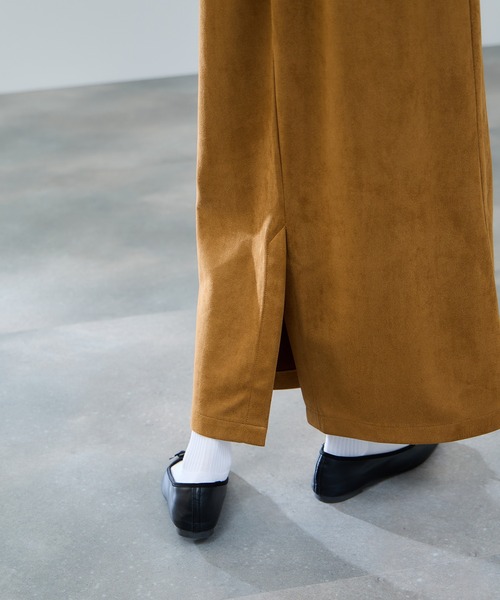 Mac-House（マックハウス）の「milli de l'air スエードライク ポンチ素材 Iラインスカート（スカート・レディース・ベージュ/ダークグレー/キャメル・L/M）」の6枚目の写真