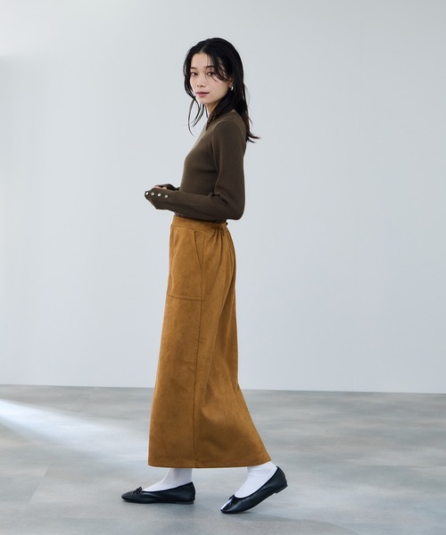 Mac-House（マックハウス）の「milli de l'air スエードライク ポンチ素材 Iラインスカート（スカート・レディース・ベージュ/ダークグレー/キャメル・L/M）」の7枚目の写真