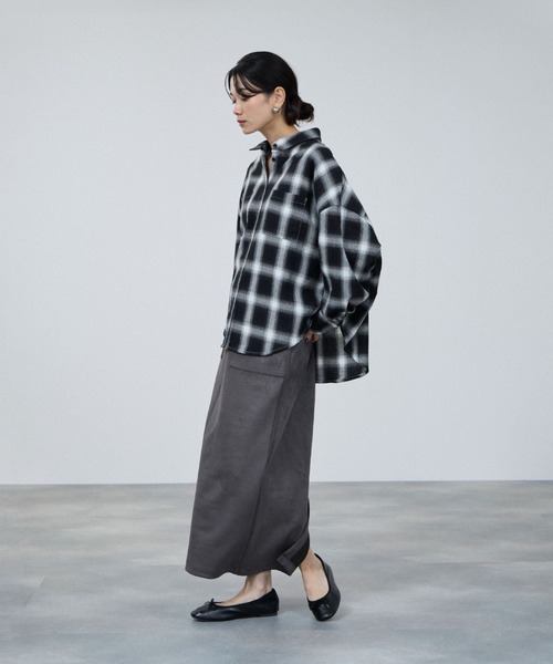 Mac-House（マックハウス）の「milli de l'air スエードライク ポンチ素材 Iラインスカート（スカート・レディース・ベージュ/ダークグレー/キャメル・L/M）」の12枚目の写真