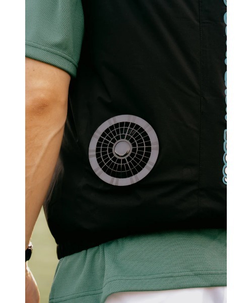 DEVEREUX GOLF(デヴァローゴルフ)の「FANペルチェVEST(ベスト・メンズ・ブラック・MEDIUM/LARGE)」の7枚目の写真