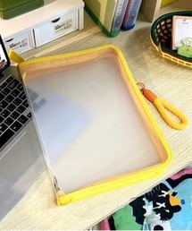 Ein(アイン)のEin/もこもこストラップ付き クリア ジップ ファイル(ステーショナリー)