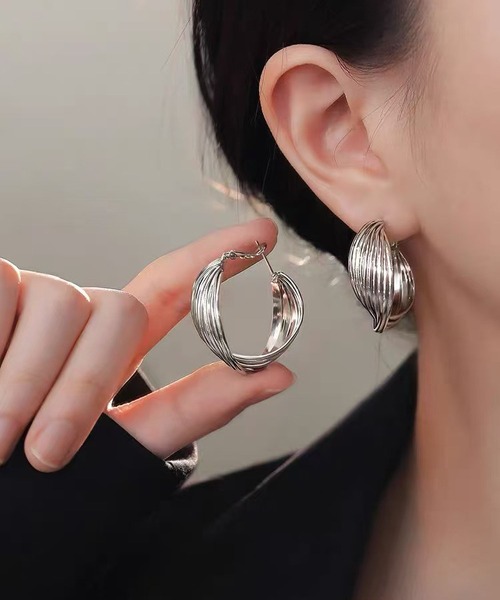 LA VORAGINE(ラ ヴォラジネ)の「フープクロス ドロップピアス(ピアス(両耳用)・レディース・シルバー/ゴールド・FREE)」の21枚目の写真