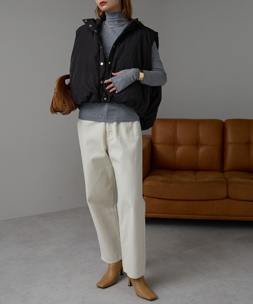 r.（アールドット）の「ファイバーダウン　フーディベスト（ダウンベスト・レディース・キナリ/オリーブ/グレイッシュベージュ/ブラック・FREE）」の11枚目の写真