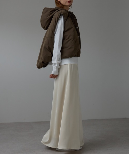 r.（アールドット）の「ファイバーダウン　フーディベスト（ダウンベスト・レディース・キナリ/オリーブ/グレイッシュベージュ/ブラック・FREE）」の15枚目の写真