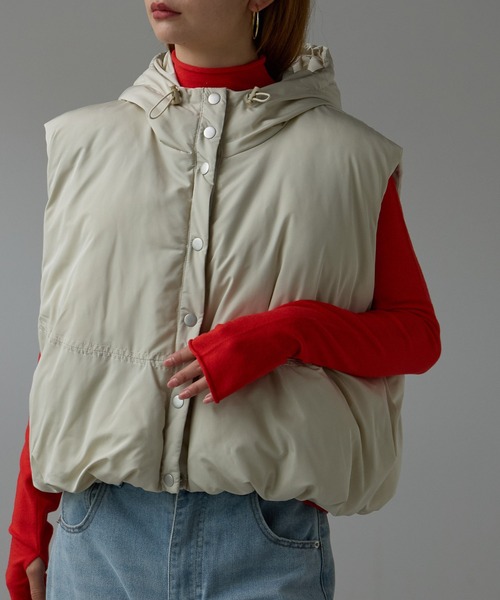 r.（アールドット）の「ファイバーダウン　フーディベスト（ダウンベスト・レディース・キナリ/オリーブ/グレイッシュベージュ/ブラック・FREE）」の18枚目の写真