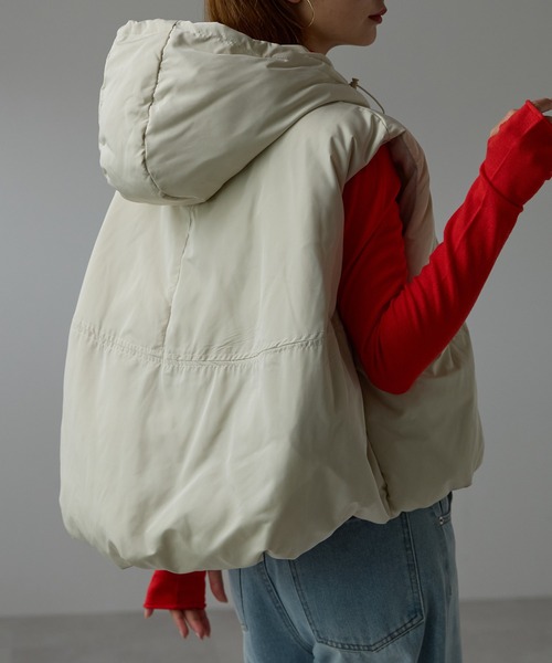 r.（アールドット）の「ファイバーダウン　フーディベスト（ダウンベスト・レディース・キナリ/オリーブ/グレイッシュベージュ/ブラック・FREE）」の20枚目の写真