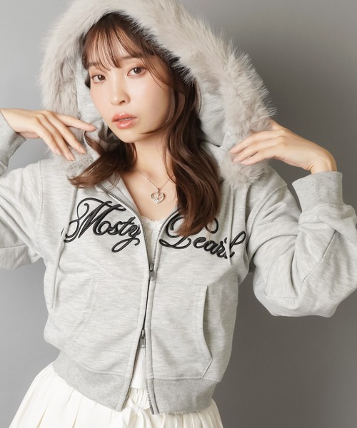 冬ガーリーの最強モテトップス☆ふわふわファーフードロゴジップ