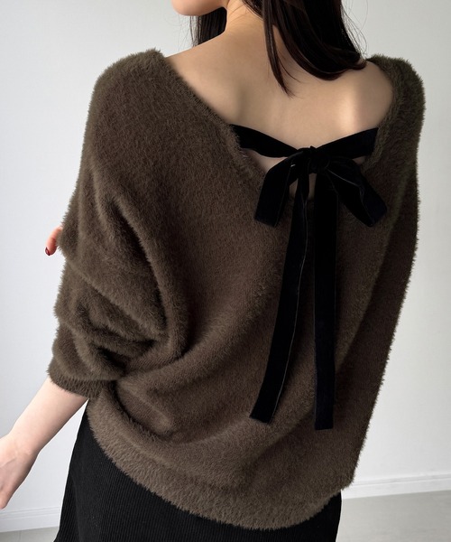 junoah(ジュノア)の「バックベロアリボンシャギーニットトップス(ニット/セーター・レディース・チャコール/ブラウン/アイボリー・MEDIUM/LARGE)」の1枚目の写真