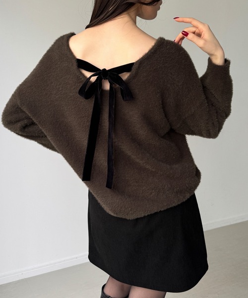 junoah(ジュノア)の「バックベロアリボンシャギーニットトップス(ニット/セーター・レディース・チャコール/ブラウン/アイボリー・MEDIUM/LARGE)」の12枚目の写真