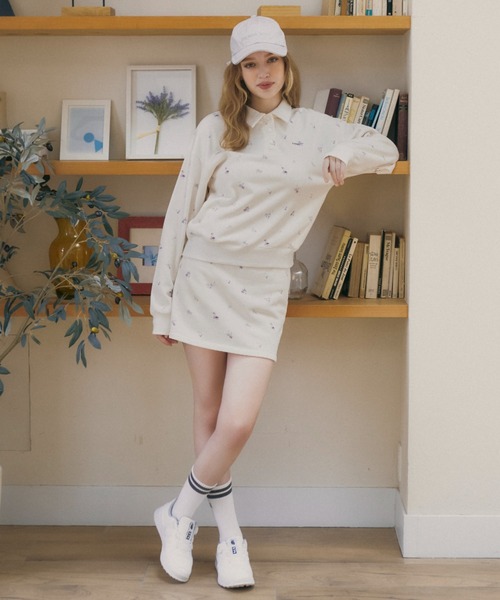 RIENDA GOLF(リエンダゴルフ)の「【RIENDA GOLF】フラワースウエットタイトスカート 秋服 冬服(スカート・レディース・ホワイト/グレー・SMALL/MEDIUM)」の2枚目の写真