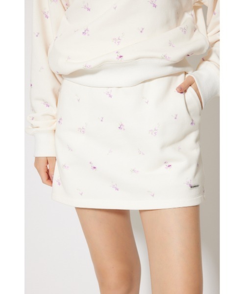 RIENDA GOLF(リエンダゴルフ)の「【RIENDA GOLF】フラワースウエットタイトスカート 秋服 冬服(スカート・レディース・ホワイト/グレー・SMALL/MEDIUM)」の3枚目の写真