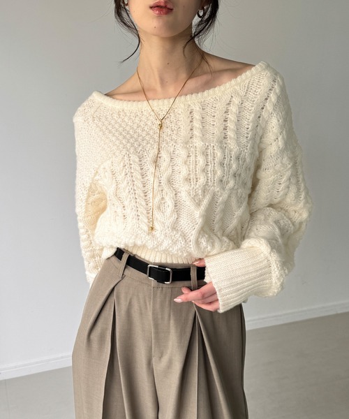 junoah(ジュノア)の「2wayワンショルケーブルショートニット(ニット/セーター・レディース・ダークブラウン/アイボリー/ライトブルー・LARGE/MEDIUM)」の1枚目の写真