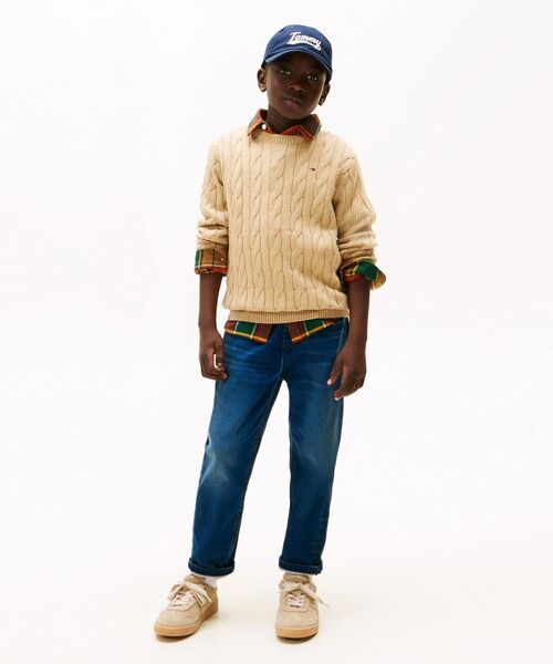 TOMMY HILFIGER（トミーヒルフィガー）の「BOYS アーカイブブラッシュドデニムジーンズ（デニムパンツ・キッズ・インディゴブルー・150cm/130cm/140cm/160cm）」の4枚目の写真