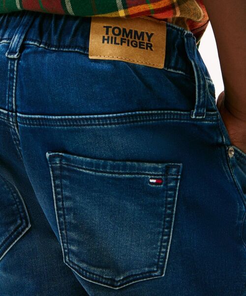 TOMMY HILFIGER（トミーヒルフィガー）の「BOYS アーカイブブラッシュドデニムジーンズ（デニムパンツ・キッズ・インディゴブルー・150cm/130cm/140cm/160cm）」の5枚目の写真