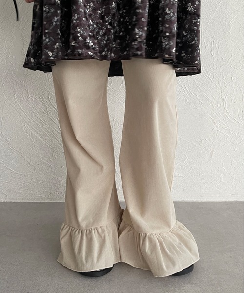 kutir（クティール）の「コーデュロイフリルフレアパンツ（その他パンツ・レディース・ブラック/アイボリー/オレンジ/ブラウン・FREE）」の5枚目の写真