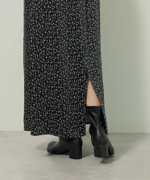 Green Parks(グリーンパークス)の「すっきり見えシルエットサテンナロースカート(スカート・レディース・アイボリー/チャコールグレー/ブラック系その他・FREE)」の9枚目の写真