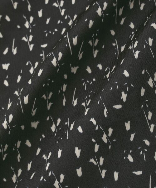 Green Parks(グリーンパークス)の「すっきり見えシルエットサテンナロースカート(スカート・レディース・アイボリー/チャコールグレー/ブラック系その他・FREE)」の11枚目の写真