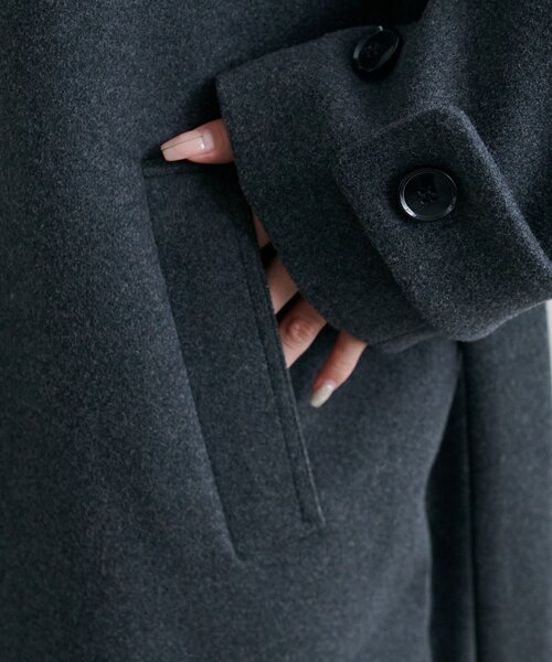 DISCOAT（ディスコート）の「【見た目以上の軽さ/ユニセックス】中空糸ベルテッドロングコート（チェスターコート・レディース・ブラック/チャコールグレー/ブラウン・MEDIUM/LARGE）」の18枚目の写真