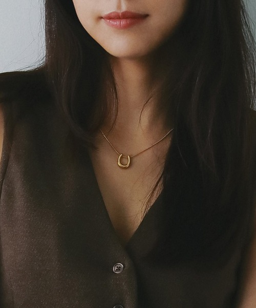 AJUGA.（アジュガ）の「ホースシューネックレス（ネックレス・レディース・ゴールド・ONE SIZE）」の9枚目の写真