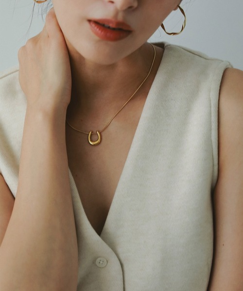 AJUGA.（アジュガ）の「ホースシューネックレス（ネックレス・レディース・ゴールド・ONE SIZE）」の10枚目の写真