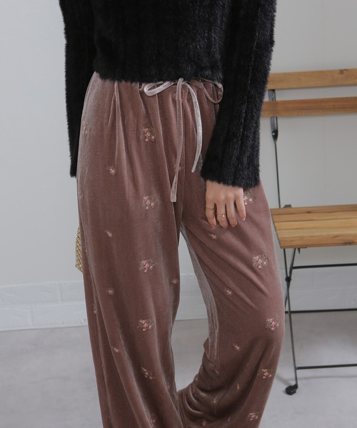 花柄刺繍 ベロア イージーワイド パンツ（裏地付き）（その他パンツ