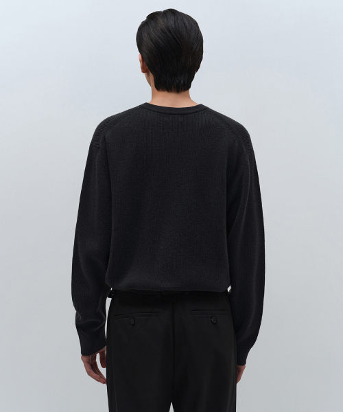 MUSINSA STANDARD（ムシンサスタンダード）の「[ビクトリアウール] ミニマルリブヘンリーネックニット [ダークグレー]（ニット/セーター・メンズ・その他・SMALL/X-LARGE/XX-LARGE/MEDIUM/LARGE）」の4枚目の写真