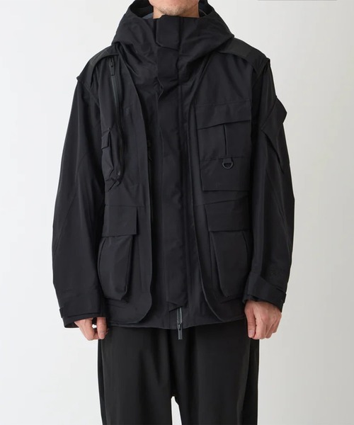 WHITE MOUNTAINEERING(ホワイトマウンテニアリング)の「【White Mountaineering/ホワイトマウンテニアリング】GORE-TEX LUGGAGE MOUNTAIN PARKA(マウンテンパーカー・メンズ・ブラック・1/2/3)」の2枚目の写真