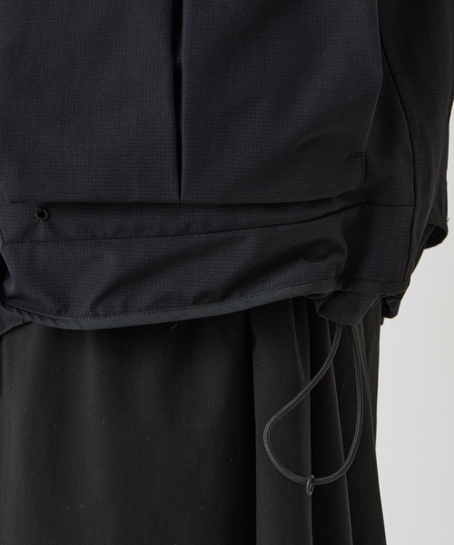 WHITE MOUNTAINEERING(ホワイトマウンテニアリング)の「【White Mountaineering/ホワイトマウンテニアリング】GORE-TEX LUGGAGE MOUNTAIN PARKA(マウンテンパーカー・メンズ・ブラック・1/2/3)」の5枚目の写真