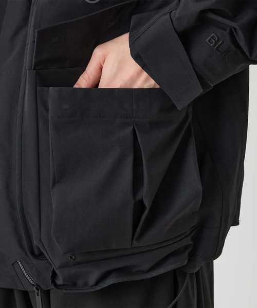 WHITE MOUNTAINEERING(ホワイトマウンテニアリング)の「【White Mountaineering/ホワイトマウンテニアリング】GORE-TEX LUGGAGE MOUNTAIN PARKA(マウンテンパーカー・メンズ・ブラック・1/2/3)」の7枚目の写真