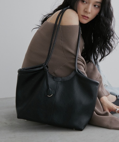 Aunt Marie's(アントマリーズ)の「【リニューアル】ロングショルダートートバッグ/ポーチ付き(トートバッグ・レディース・ブラウン/ブラック・FREE)」の6枚目の写真