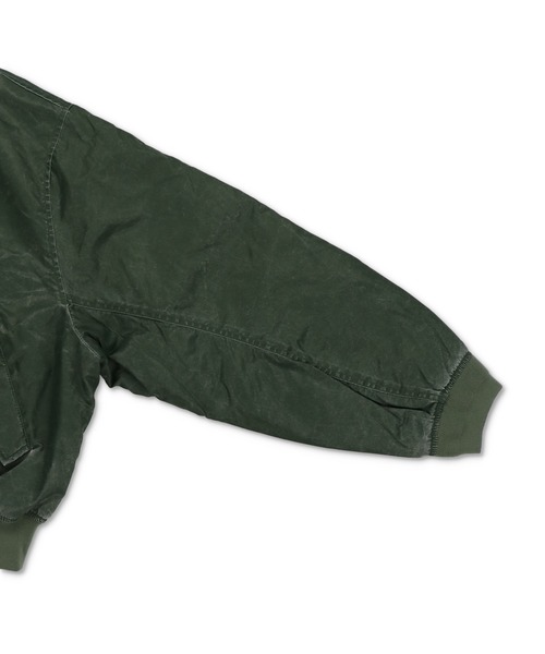 SPINNS（スピンズ）の「短丈MA-1ブルゾン/ヴィンテージライク加工/ユニセックス（MA-1・メンズ・グレー/ブラック/カーキ・ONESIZE）」の20枚目の写真