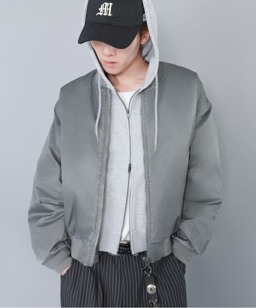 SPINNS（スピンズ）の「短丈MA-1ブルゾン/ヴィンテージライク加工/ユニセックス（MA-1・メンズ・グレー/ブラック/カーキ・ONESIZE）」の13枚目の写真