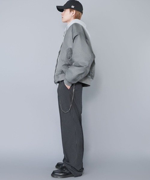 SPINNS（スピンズ）の「短丈MA-1ブルゾン/ヴィンテージライク加工/ユニセックス（MA-1・メンズ・グレー/ブラック/カーキ・ONESIZE）」の9枚目の写真