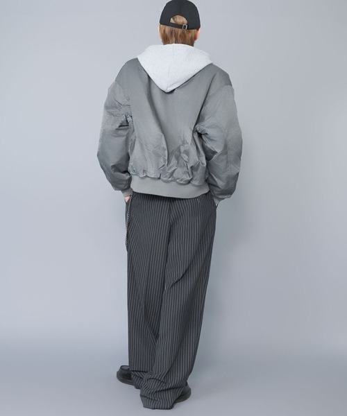 SPINNS（スピンズ）の「短丈MA-1ブルゾン/ヴィンテージライク加工/ユニセックス（MA-1・メンズ・グレー/ブラック/カーキ・ONESIZE）」の10枚目の写真