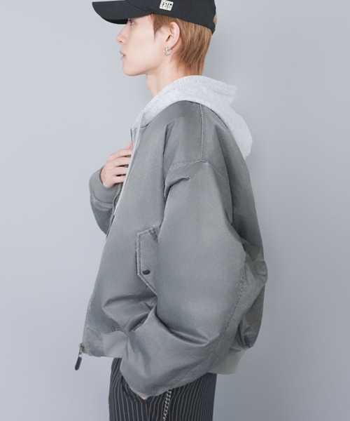 SPINNS（スピンズ）の「短丈MA-1ブルゾン/ヴィンテージライク加工/ユニセックス（MA-1・メンズ・グレー/ブラック/カーキ・ONESIZE）」の14枚目の写真