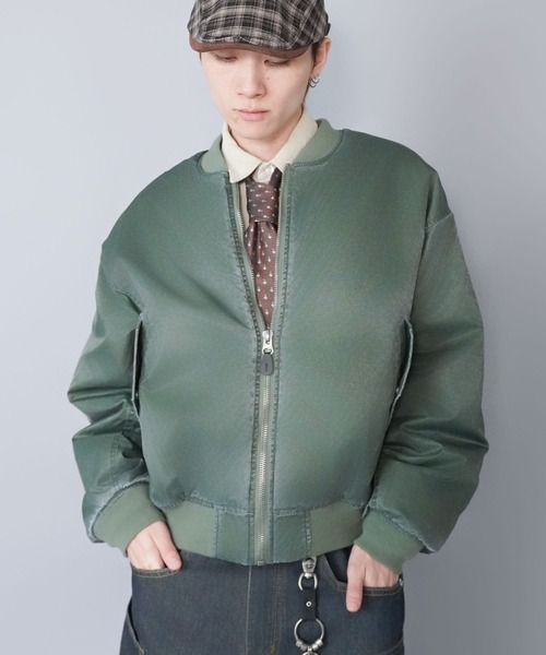 SPINNS（スピンズ）の「短丈MA-1ブルゾン/ヴィンテージライク加工/ユニセックス（MA-1・メンズ・グレー/ブラック/カーキ・ONESIZE）」の22枚目の写真