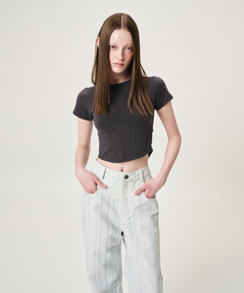 ETMON(エトモン)の「Back Slit Hook Detail T-Shirt, Charcoal(Tシャツ/カットソー・レディース・その他・FREE)」の4枚目の写真