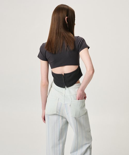 ETMON(エトモン)の「Back Slit Hook Detail T-Shirt, Charcoal(Tシャツ/カットソー・レディース・その他・FREE)」の6枚目の写真
