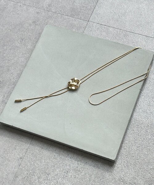 Thevon(ゼボン)の「【heilly】ニュアンスモチーフループタイ(リング・レディース・ゴールド/ゴールド系その他/ゴールド系その他2・FREE)」の2枚目の写真