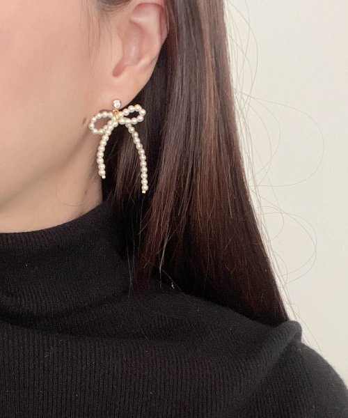 ELYONA（エリオーナー）の「Tie a Bow Pearl Earrings（ピアス（両耳用）・レディース・その他・FREE）」の2枚目の写真