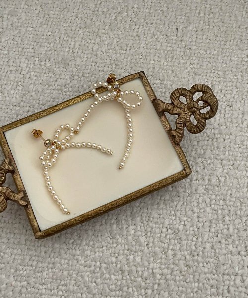 ELYONA（エリオーナー）の「Tie a Bow Pearl Earrings（ピアス（両耳用）・レディース・その他・FREE）」の3枚目の写真