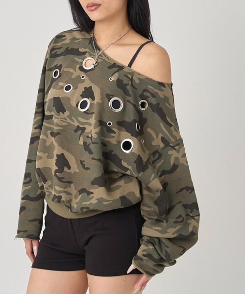 WHO'S WHO gallery（フーズフーギャラリー）の「フロントアイレットオフショルスウェット（スウェット・レディース・チャコールグレー/サックスブルー/カーキ/ネイビー/ライトグレー/レッド・FREE）」の4枚目の写真