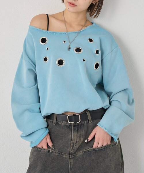 WHO'S WHO gallery（フーズフーギャラリー）の「フロントアイレットオフショルスウェット（スウェット・レディース・チャコールグレー/サックスブルー/カーキ/ネイビー/ライトグレー/レッド・FREE）」の6枚目の写真