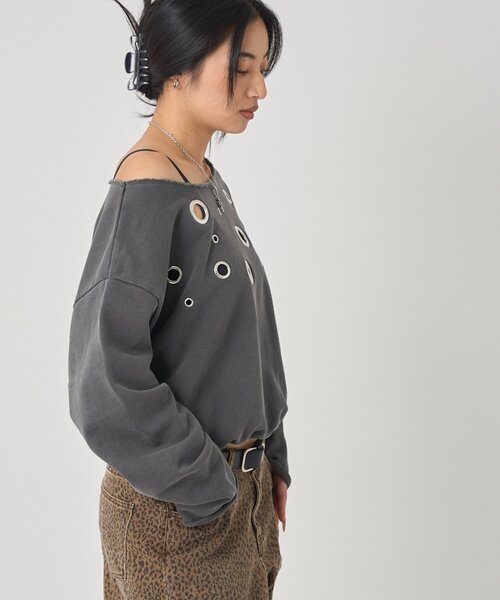 WHO'S WHO gallery（フーズフーギャラリー）の「フロントアイレットオフショルスウェット（スウェット・レディース・チャコールグレー/サックスブルー/カーキ/ネイビー/ライトグレー/レッド・FREE）」の10枚目の写真